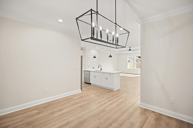 unfurnished dining area featuring ceiling fan with notable chandelier, sink, light hardwood / wood-style flooring, and ornamental molding