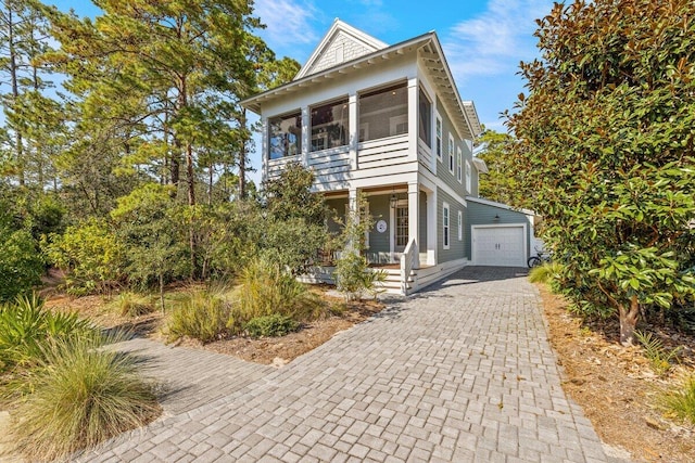 view of front of property featuring a porch