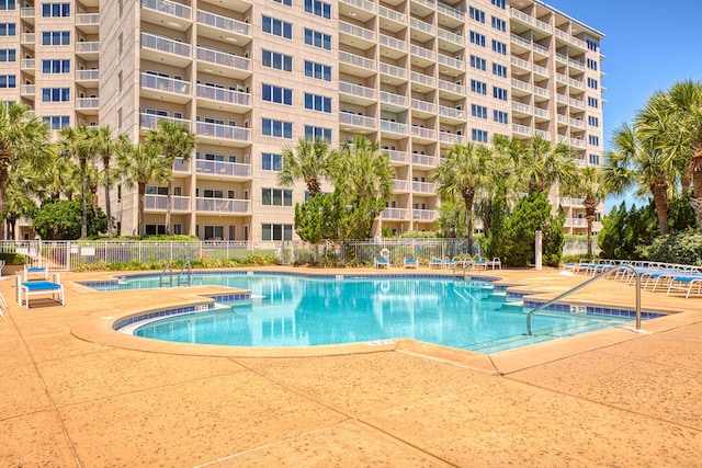 view of swimming pool