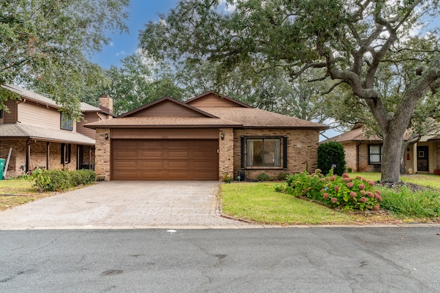 view of front of house featuring a front lawn and a garage