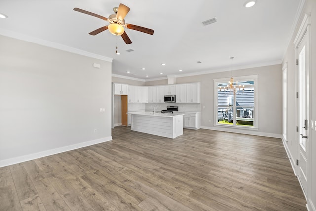 unfurnished living room with light hardwood / wood-style floors, ornamental molding, sink, and ceiling fan with notable chandelier