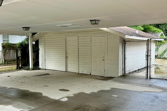 297 Anderson St, Crestview, FL 32536 - garage with fence