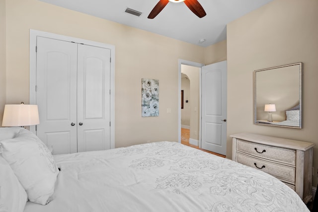 bedroom featuring a closet and ceiling fan