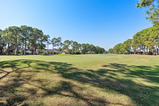 view of property's community featuring a yard