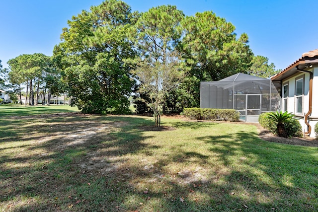 view of yard with a lanai