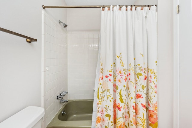 bathroom with shower / bath combo with shower curtain and toilet