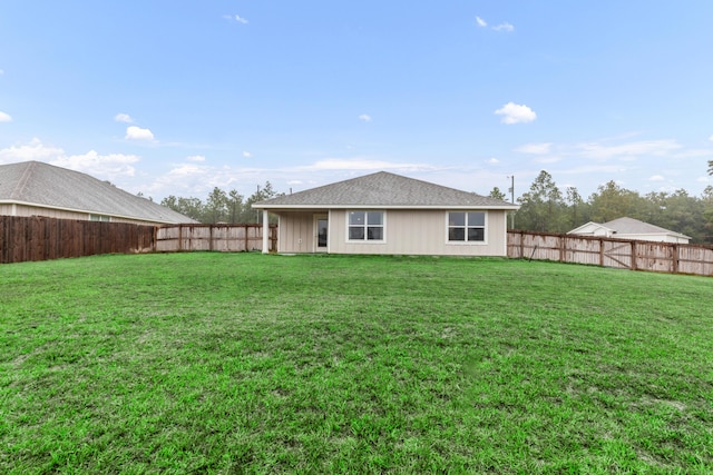 back of house featuring a lawn