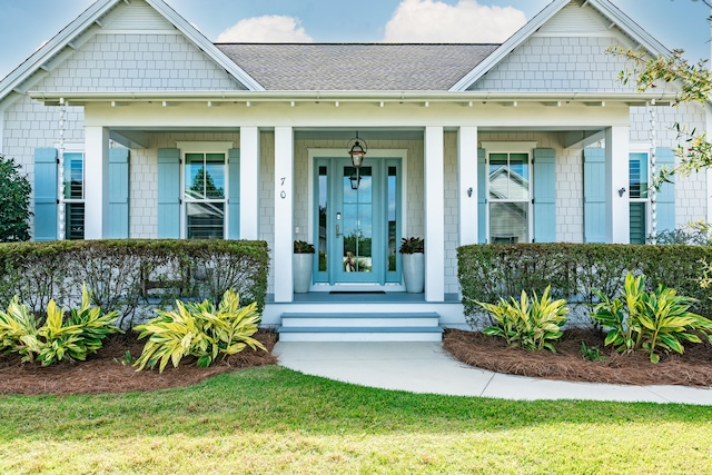 view of front of property featuring a front lawn and a porch