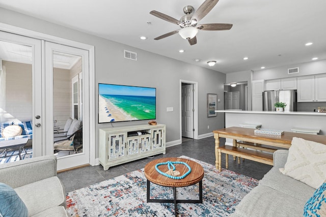 living room with baseboards, visible vents, ceiling fan, and recessed lighting