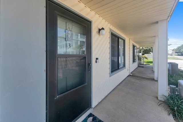 entrance to property with covered porch