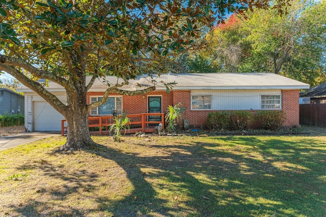 view of front facade featuring a front lawn and a garage