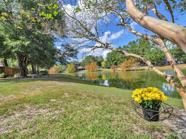 view of yard featuring a water view