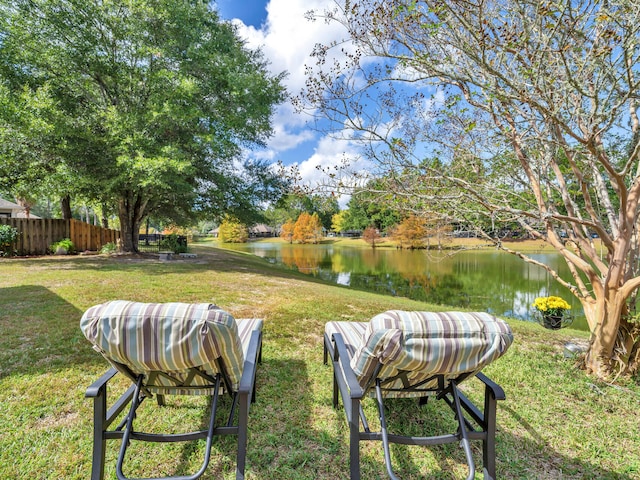 view of yard featuring a water view