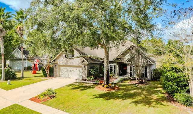 view of front facade featuring a front yard and a garage