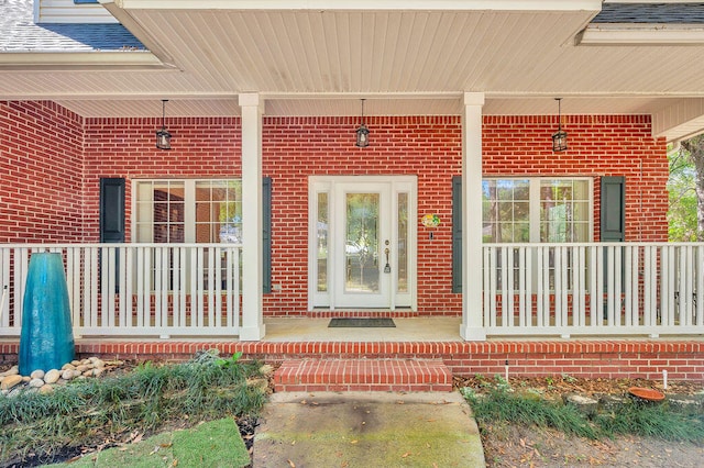 property entrance featuring a porch