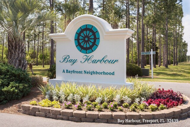 community sign featuring a yard