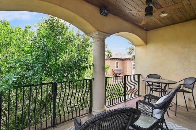 balcony featuring ceiling fan