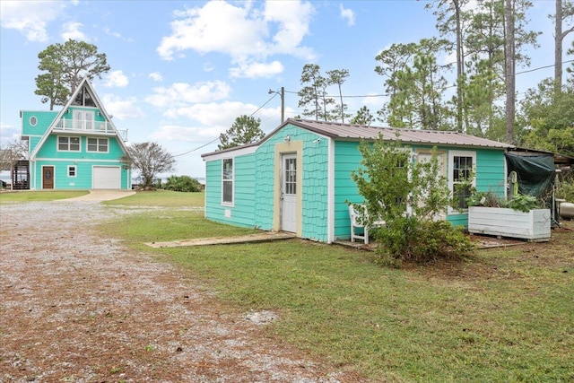 exterior space featuring a lawn