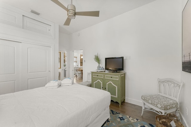 bedroom with ceiling fan, a closet, and wood-type flooring