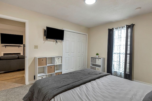 bedroom featuring a closet, carpet, and a textured ceiling