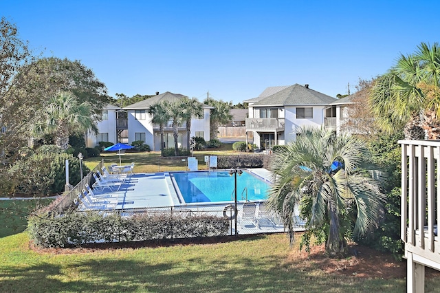 view of swimming pool with a lawn