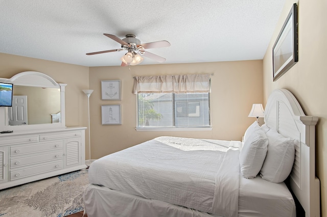 bedroom featuring ceiling fan and a textured ceiling