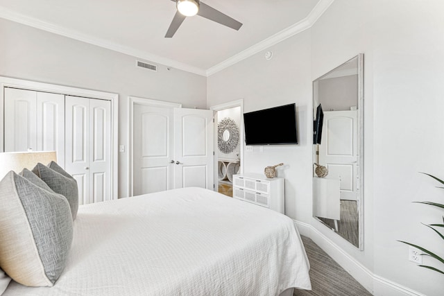 carpeted bedroom featuring ceiling fan and crown molding