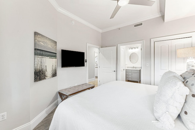 bedroom featuring ceiling fan, crown molding, connected bathroom, and a closet