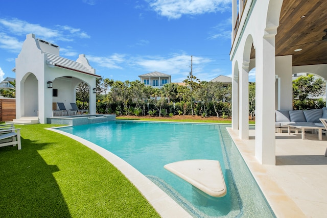 view of swimming pool with a patio and a yard