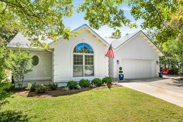 view of front of house featuring a garage and a front yard