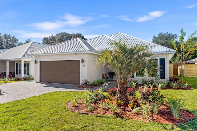 view of front of house featuring a front lawn and a garage