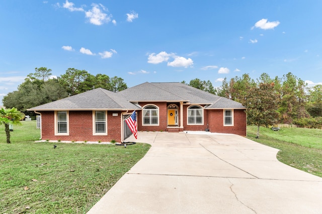 single story home with a front lawn