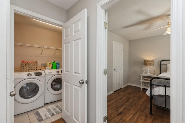 laundry room featuring ceiling fan, washer and dryer, dark hardwood / wood-style floors, and a textured ceiling