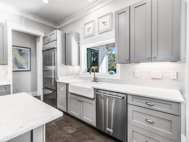 968 Don Bishop Rd, Santa Rosa Beach, FL 32459 - kitchen featuring stainless steel appliances, a sink, gray cabinetry, crown molding, and decorative backsplash