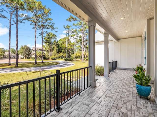 balcony featuring covered porch