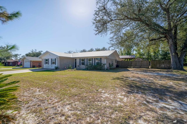 single story home with a front lawn