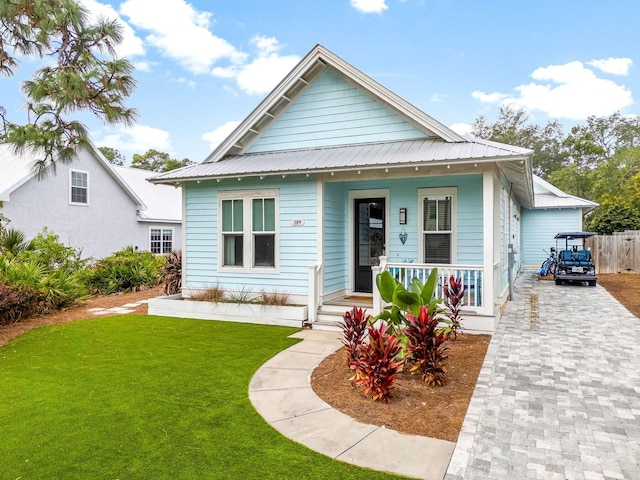 view of front of house featuring a porch and a front lawn