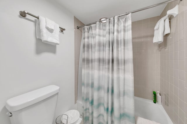 bathroom featuring toilet and shower / tub combo