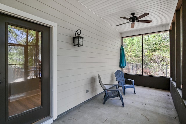 unfurnished sunroom with a wealth of natural light and ceiling fan