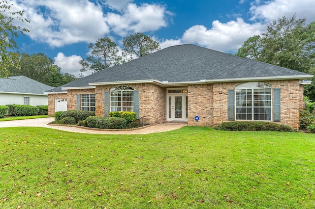 view of front facade featuring a front yard