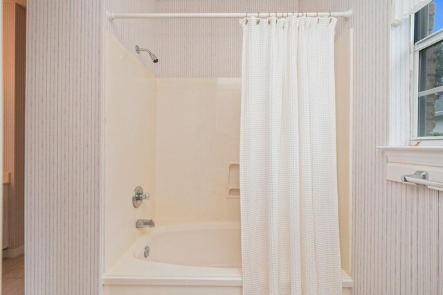 bathroom with shower / bath combo with shower curtain