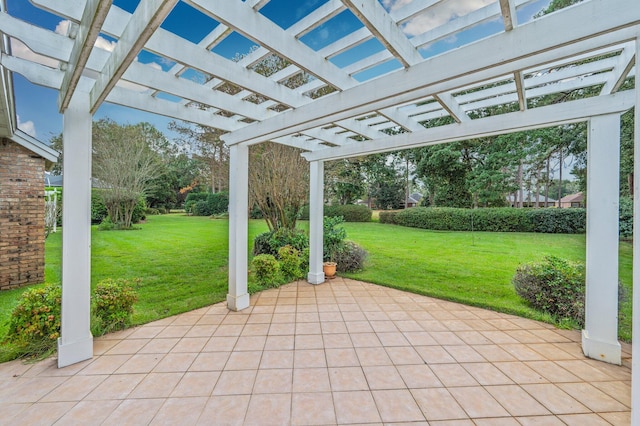 view of patio featuring a pergola