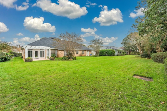 view of yard featuring a pergola