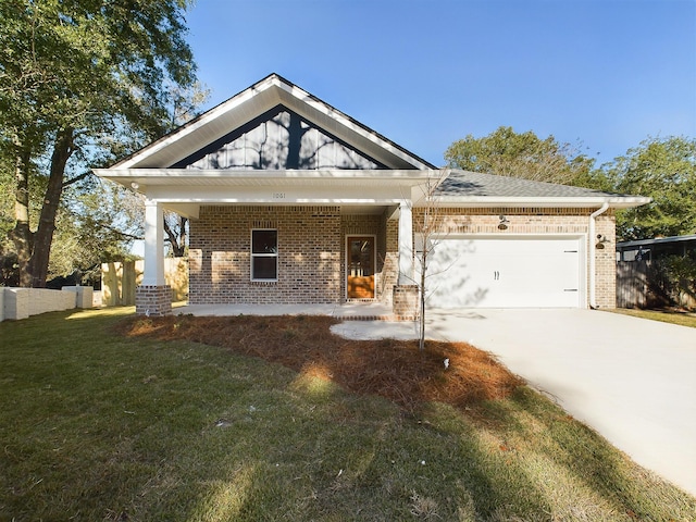 view of front facade featuring a garage and a front yard