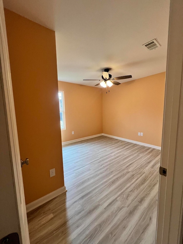 unfurnished room featuring light wood-type flooring and ceiling fan