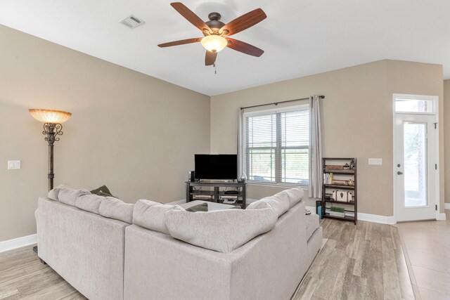 living room featuring light wood-type flooring and ceiling fan