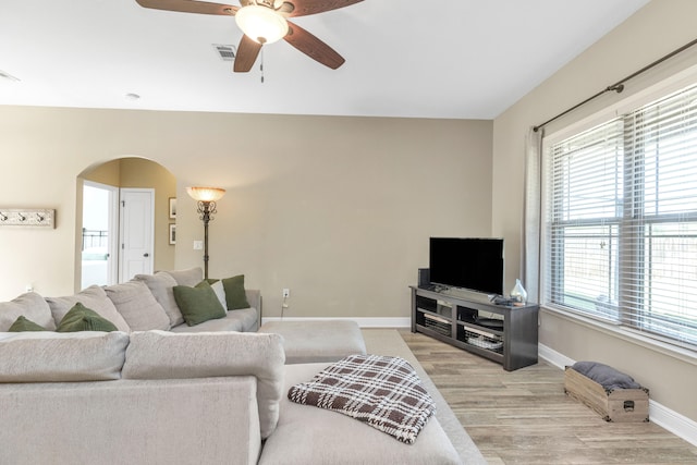 living room featuring light wood-type flooring and ceiling fan