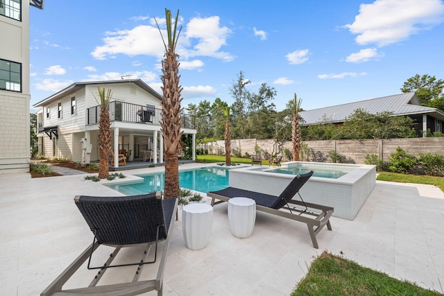 view of pool with an in ground hot tub and a patio area