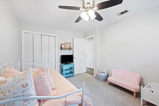 bedroom featuring ceiling fan, a closet, and carpet