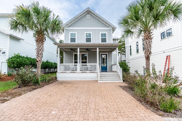 view of front of home featuring ceiling fan and a porch